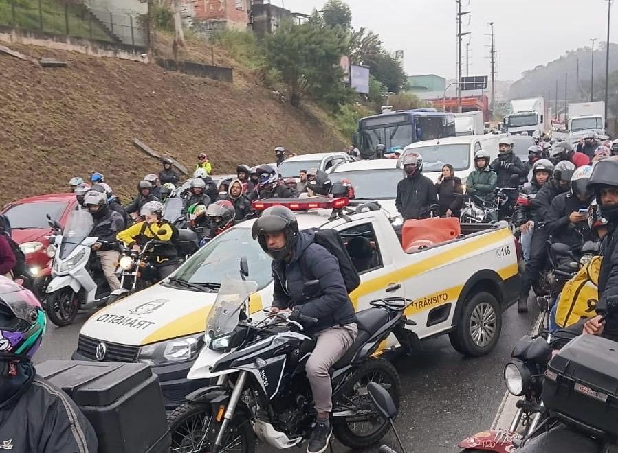 Foto da reportagem Mulher que morreu em acidente entre moto e caminhão trabalhava na prefeitura de Taboão da Serra