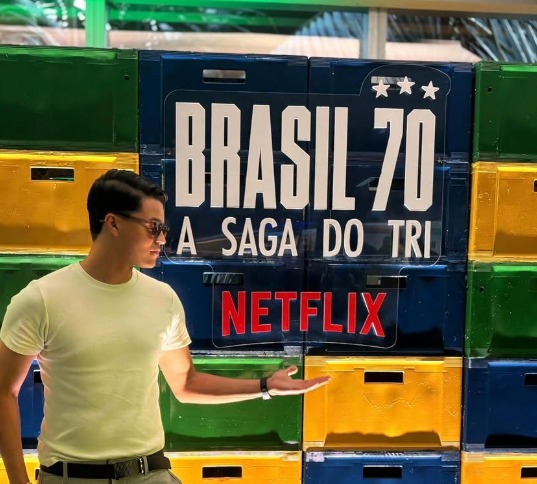 Foto da reportagem Do sonho ao Allianz Parque: jovem de Taboão da Serra emociona em pré-estreia de série da Netflix sobre o Tri de 70