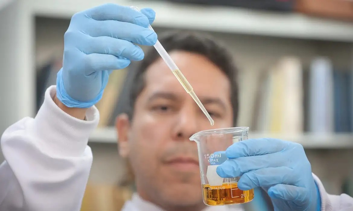 Foto da reportagem Estado de São Paulo confirma 12ª morte por intoxicação por metanol